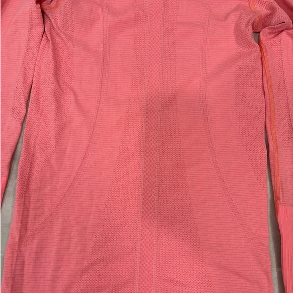 Lululemon Swiftly Tech Long Sleeve Hip Length T-shirt in Heathered Flare Size 6 - Picture 9 of 11